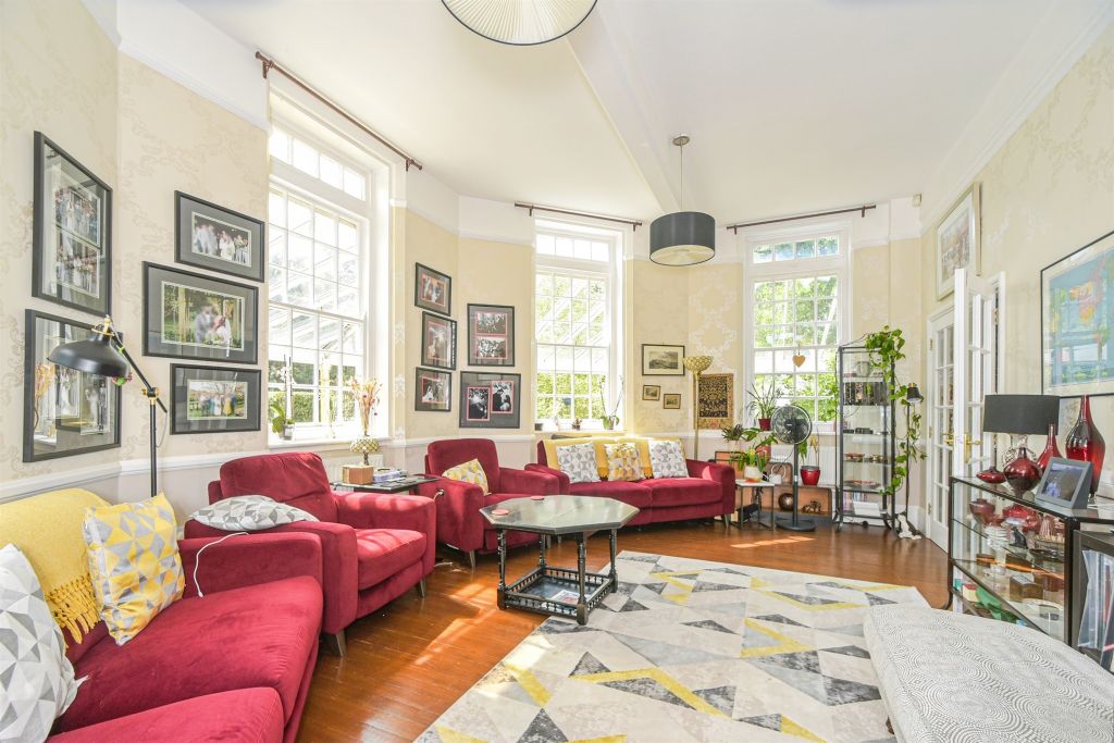 Property photo 2 of 17