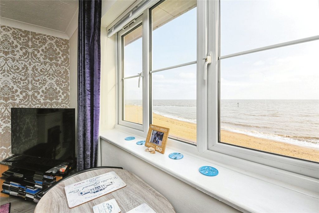 Property photo 2 of 6 Sea View