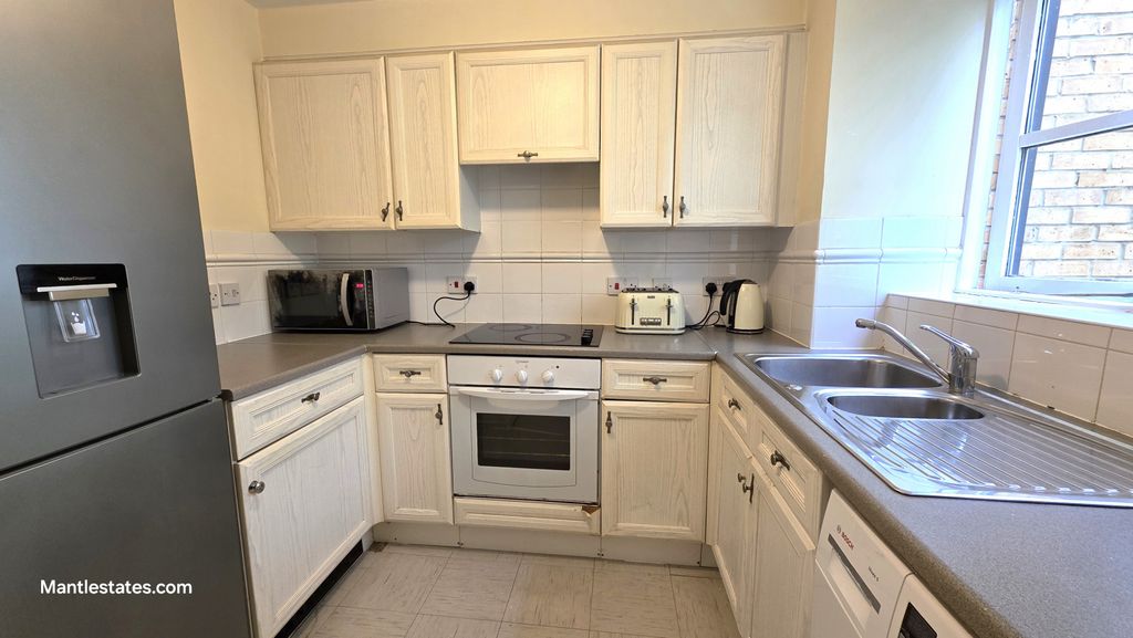 Property photo 2 of 10 Kitchen