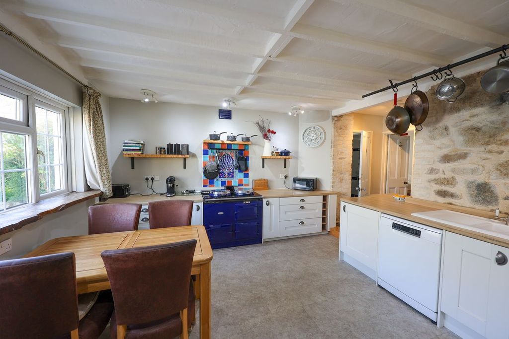 Property photo 2 of 34