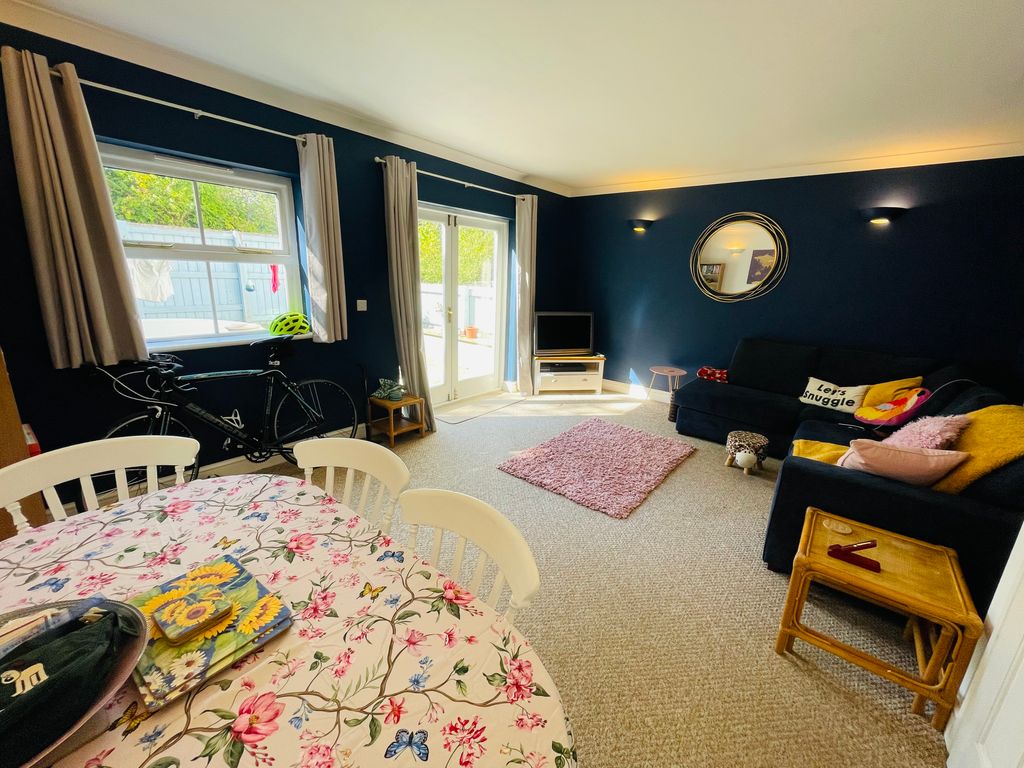 Property photo 3 of 11