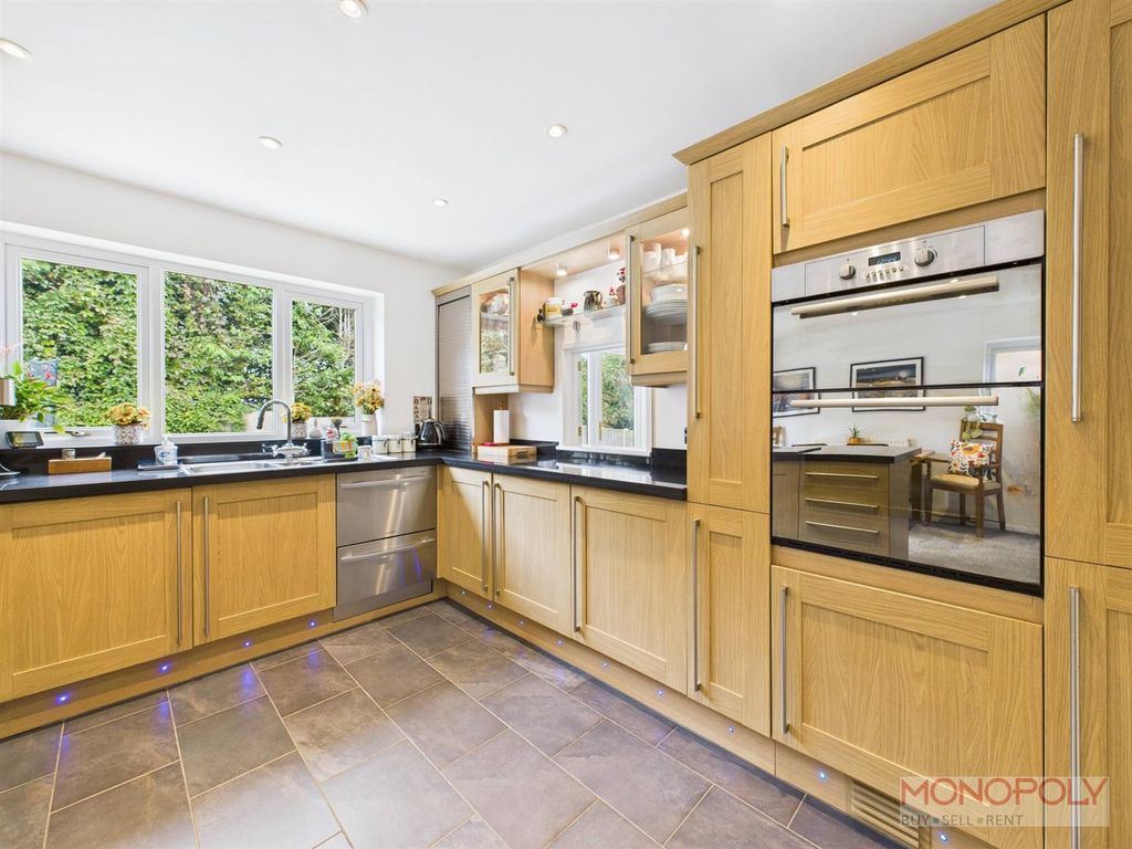 Property photo 3 of 32 Cam04439G0-Pr0156-Still013.Jpg