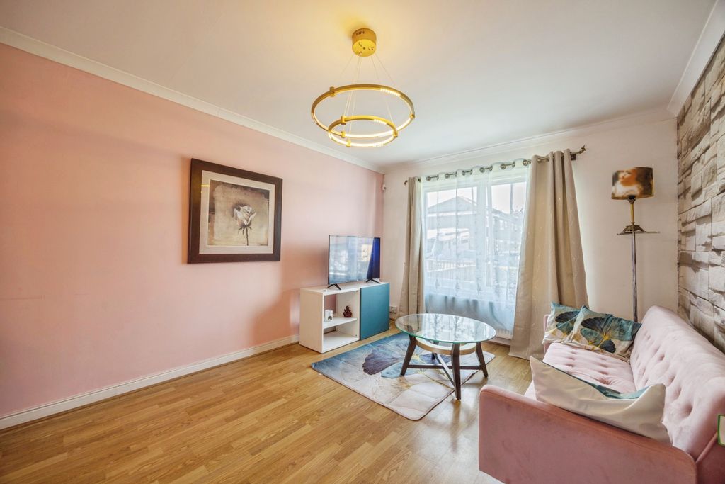 Property photo 3 of 18 2W8A0603