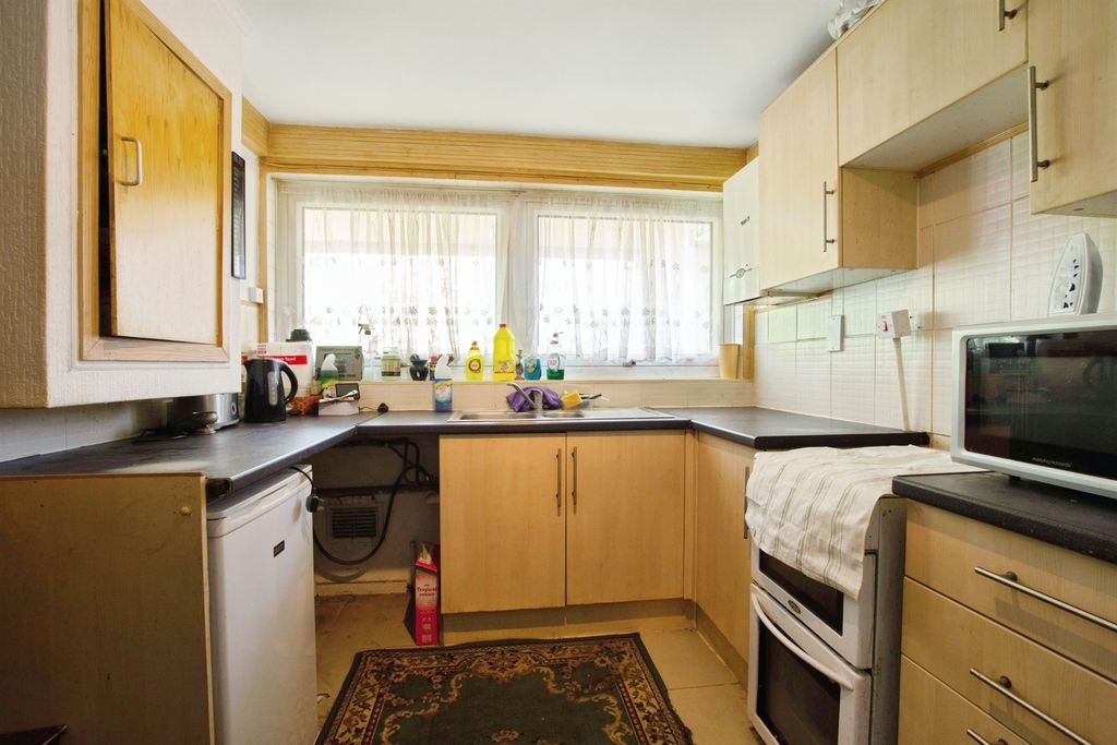 Property photo 2 of 13