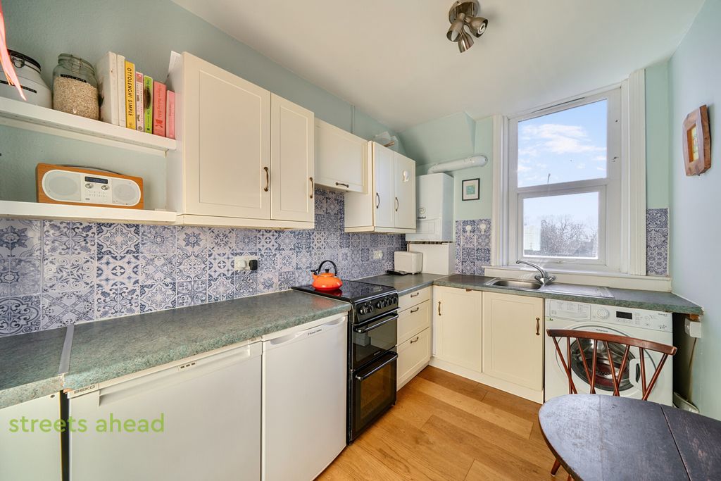 Property photo 3 of 13 21000F69-1F02-46d...