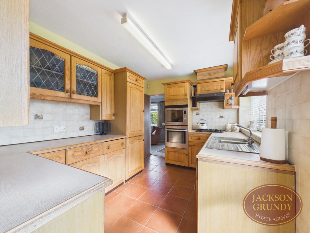 Property photo 2 of 18 Northampton Road