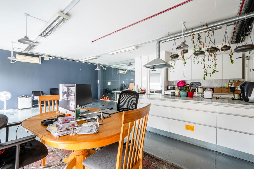 Property photo 3 of 14 Ramsgate St 13 U6  9.Jpg