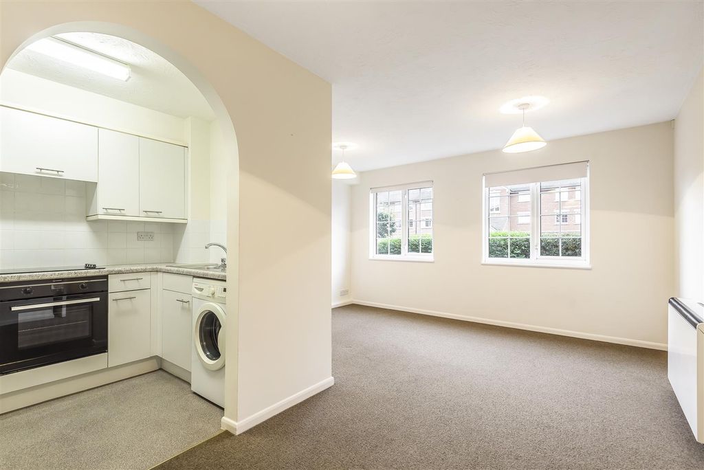 Property photo 2 of 10