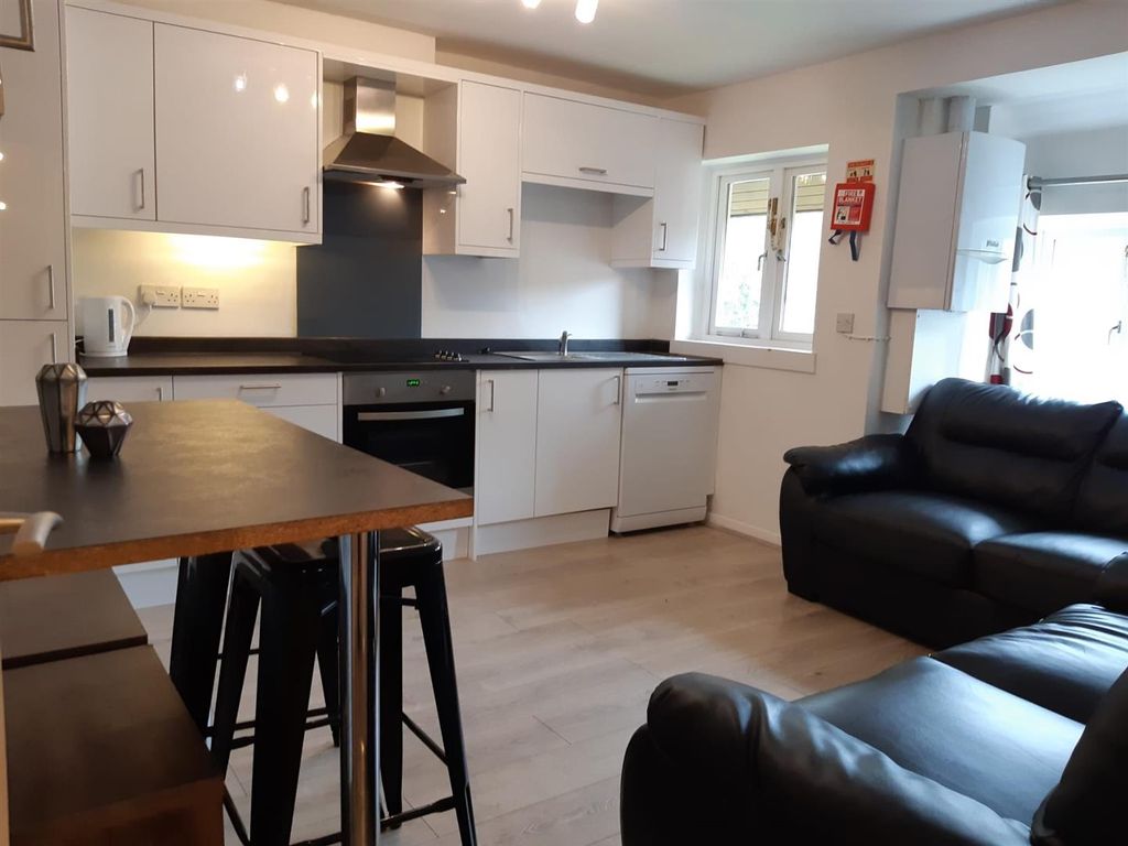 Property photo 1 of 10 Flat 3- Communal Area.Jpg