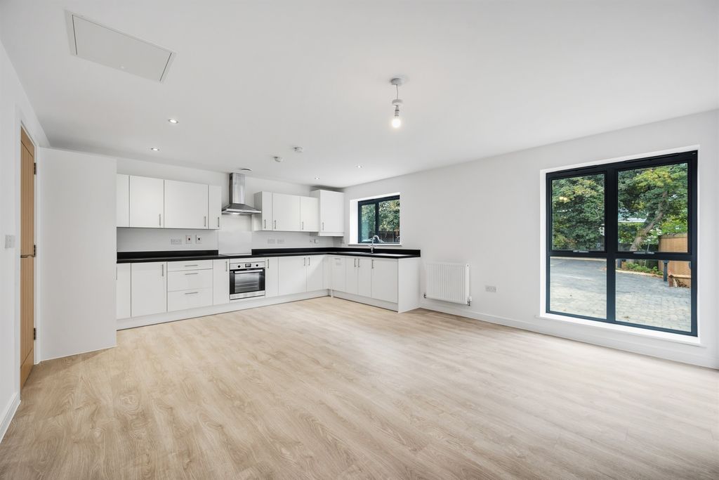 Property photo 3 of 20