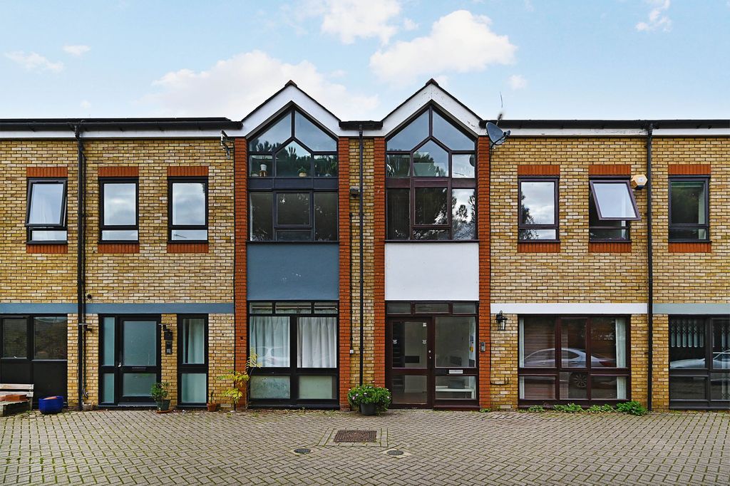 Property photo 2 of 8