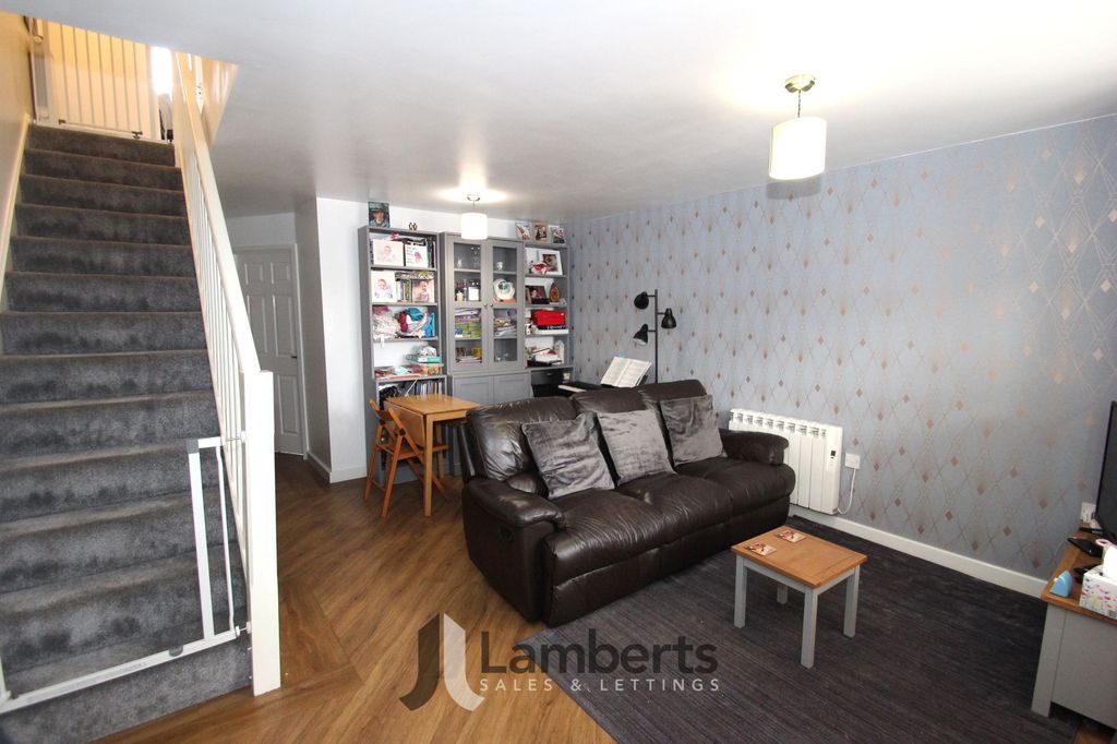 Property photo 3 of 20 Lounge/Diner