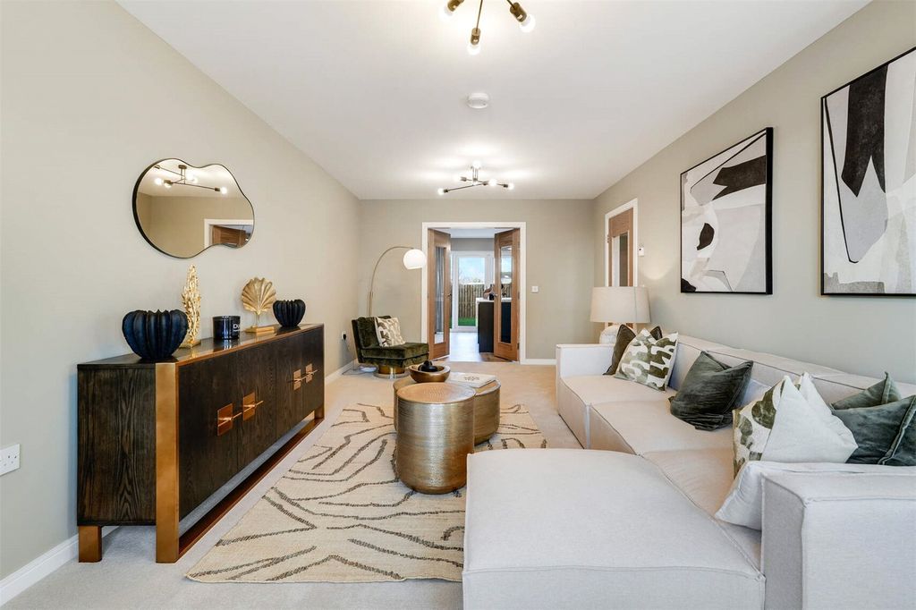 Property photo 3 of 19 Lounge
