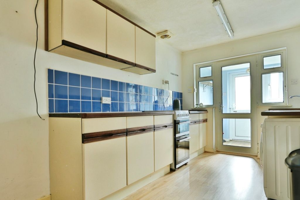 Property photo 3 of 22 4221508