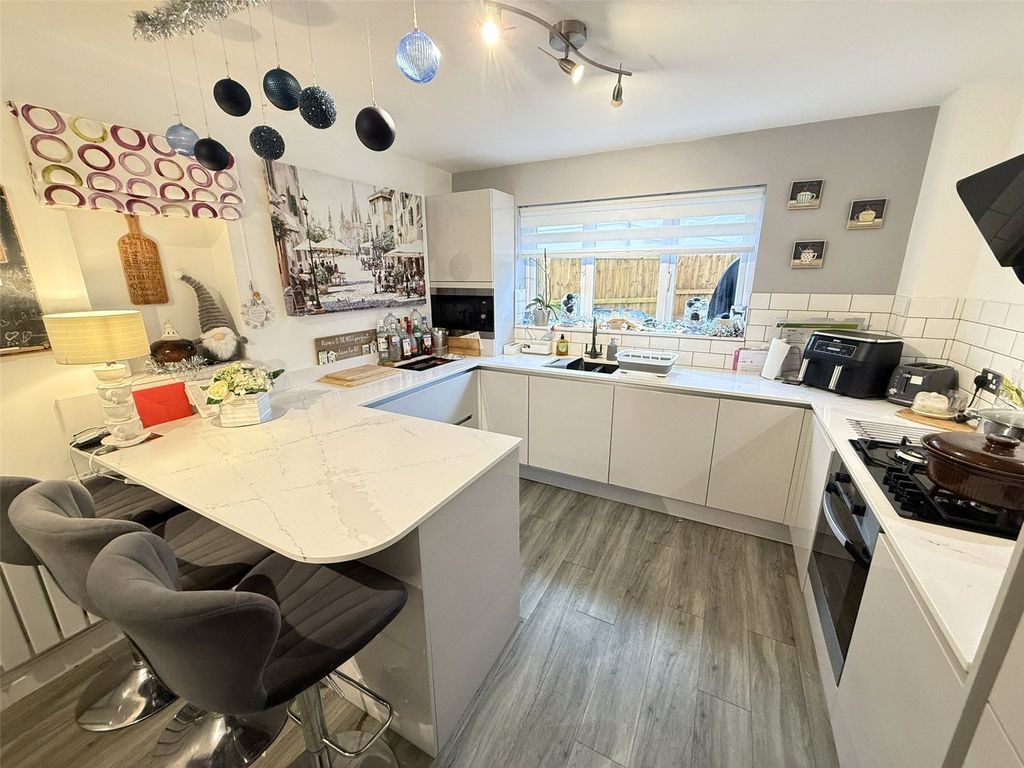 Property photo 3 of 23 Picture No. 30