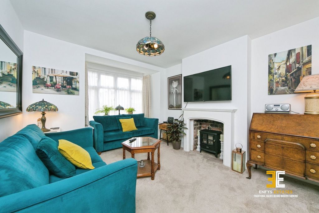 Property photo 2 of 31