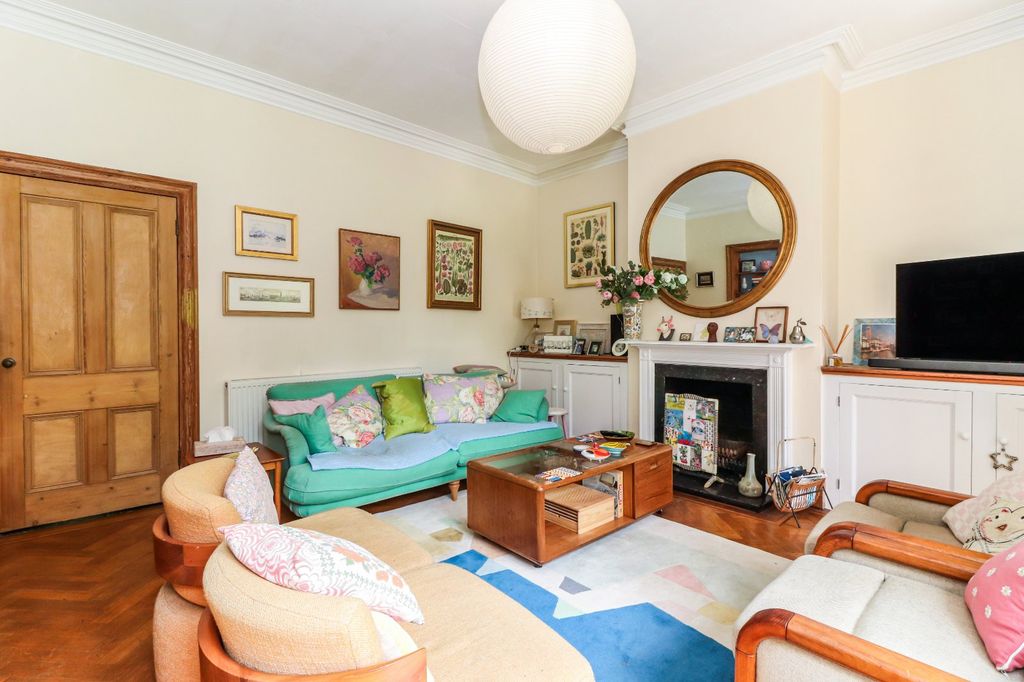 Property photo 2 of 22 Living Room