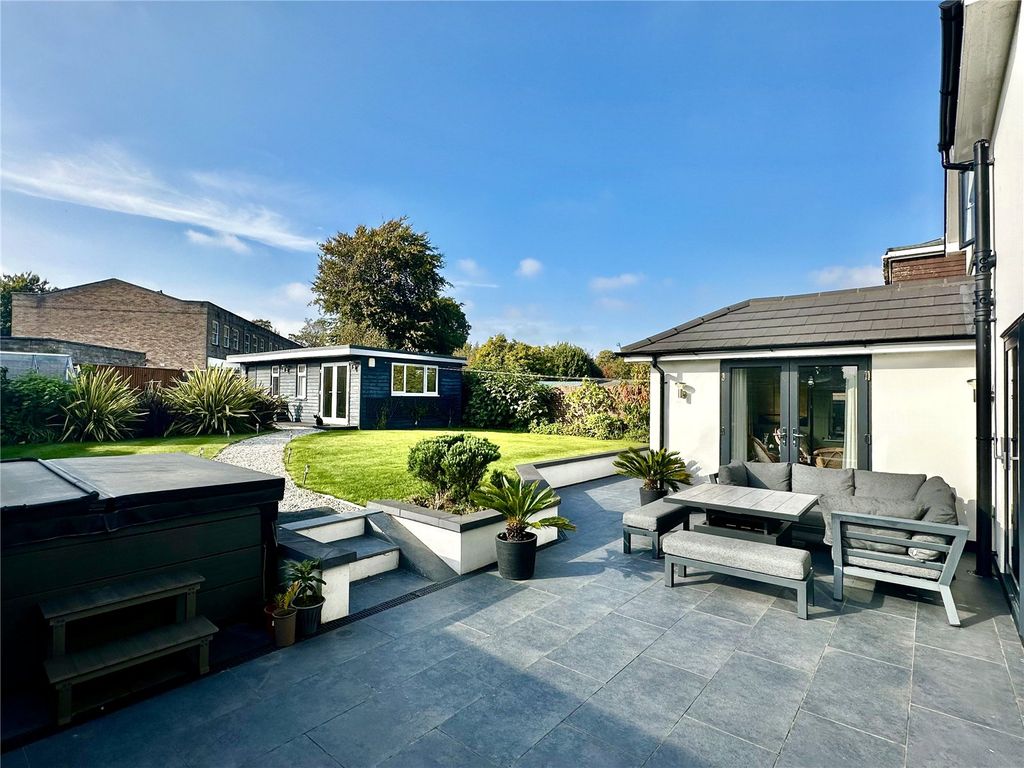 Property photo 2 of 18 Picture No. 23