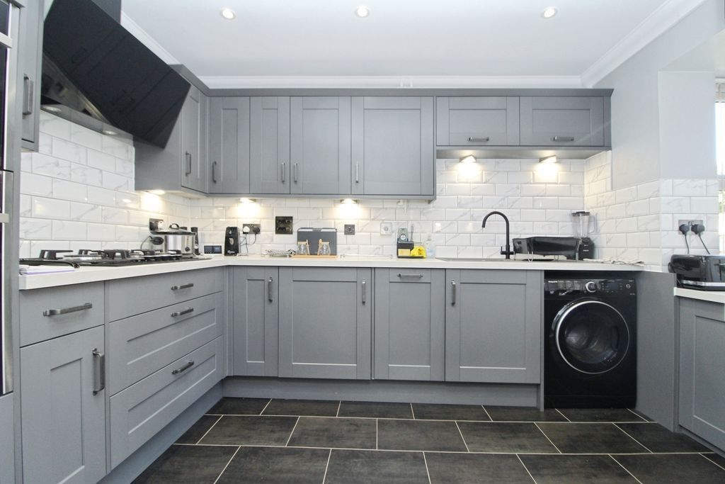 Property photo 2 of 15 Kitchen