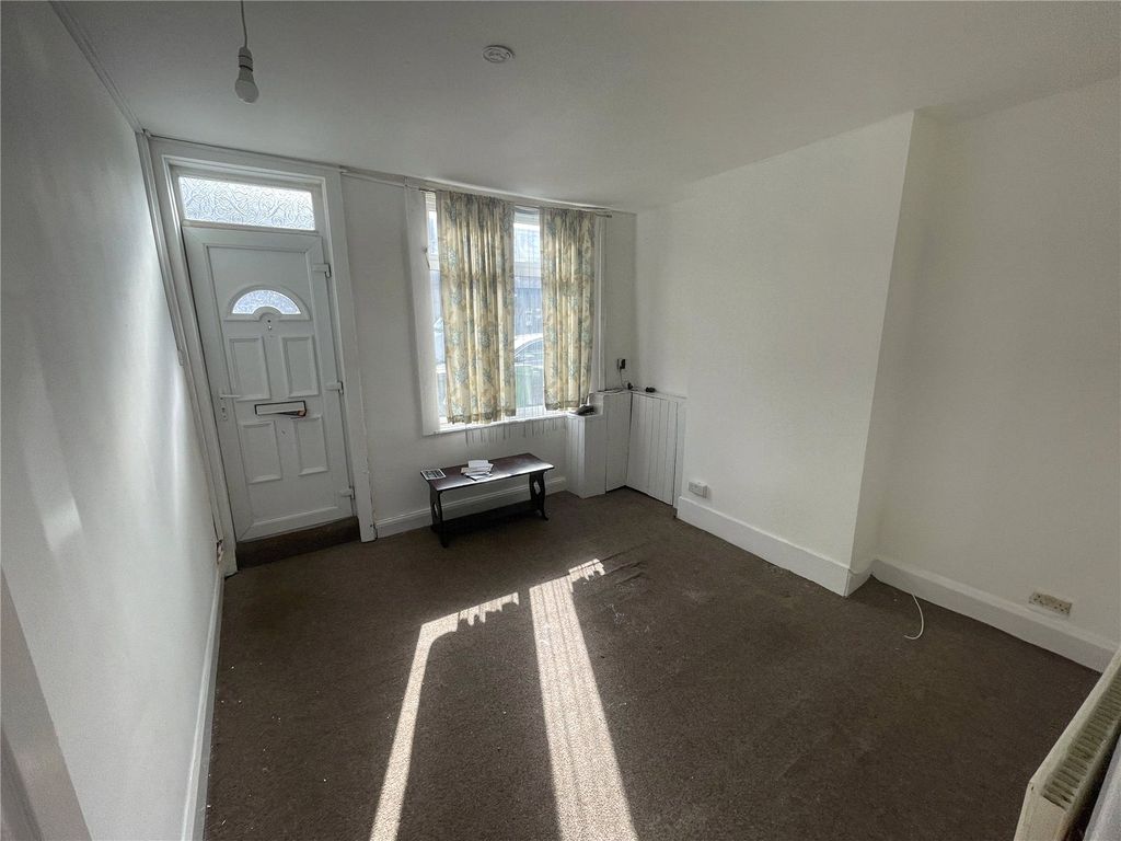 Property photo 2 of 7 Living Room