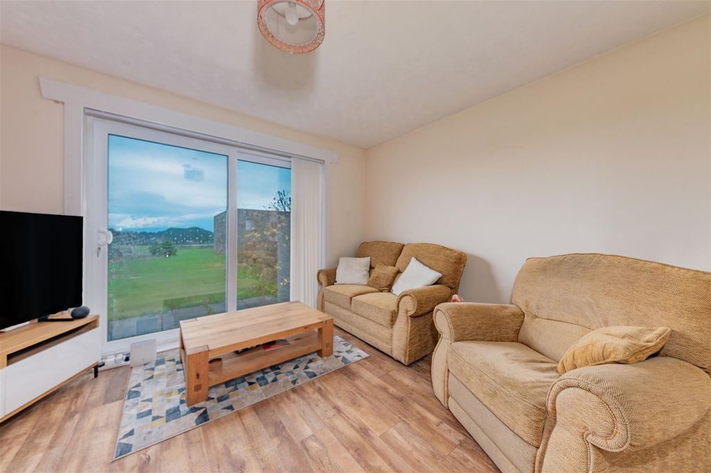 Property photo 2 of 16 29 Muirdrum Carnoustie-10.Jpg