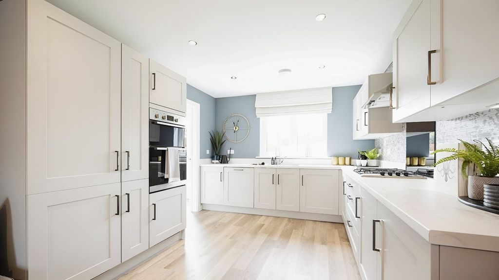 Property photo 3 of 11 Kitchen