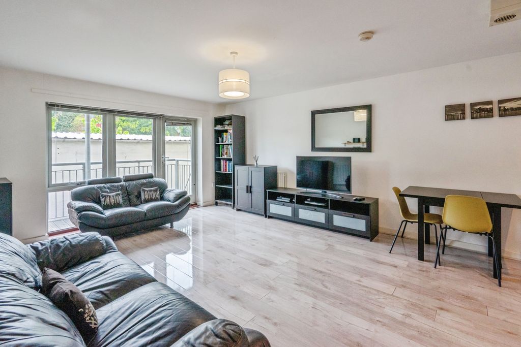 Property photo 1 of 15 Living Room