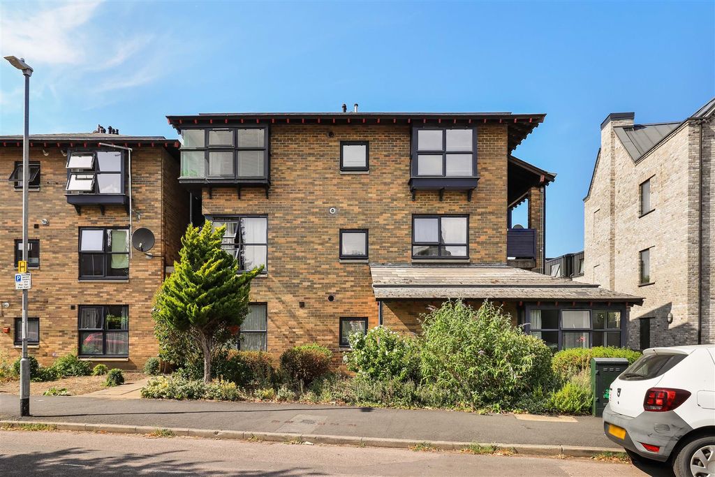 Property photo 1 of 16