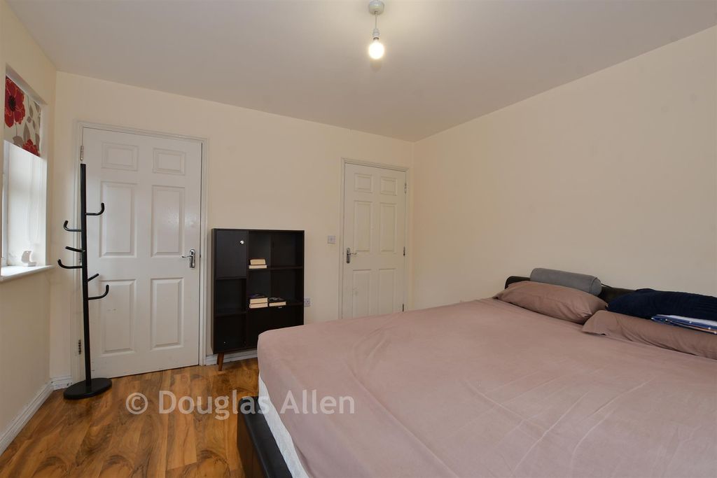 Property photo 3 of 10 Bedroom