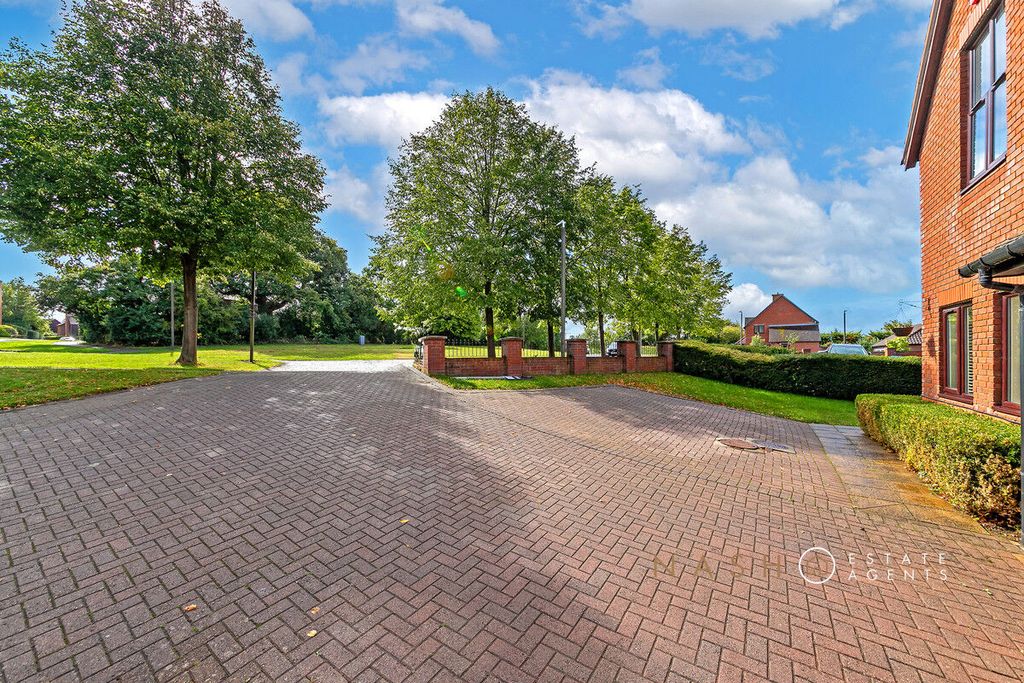 Property photo 2 of 35