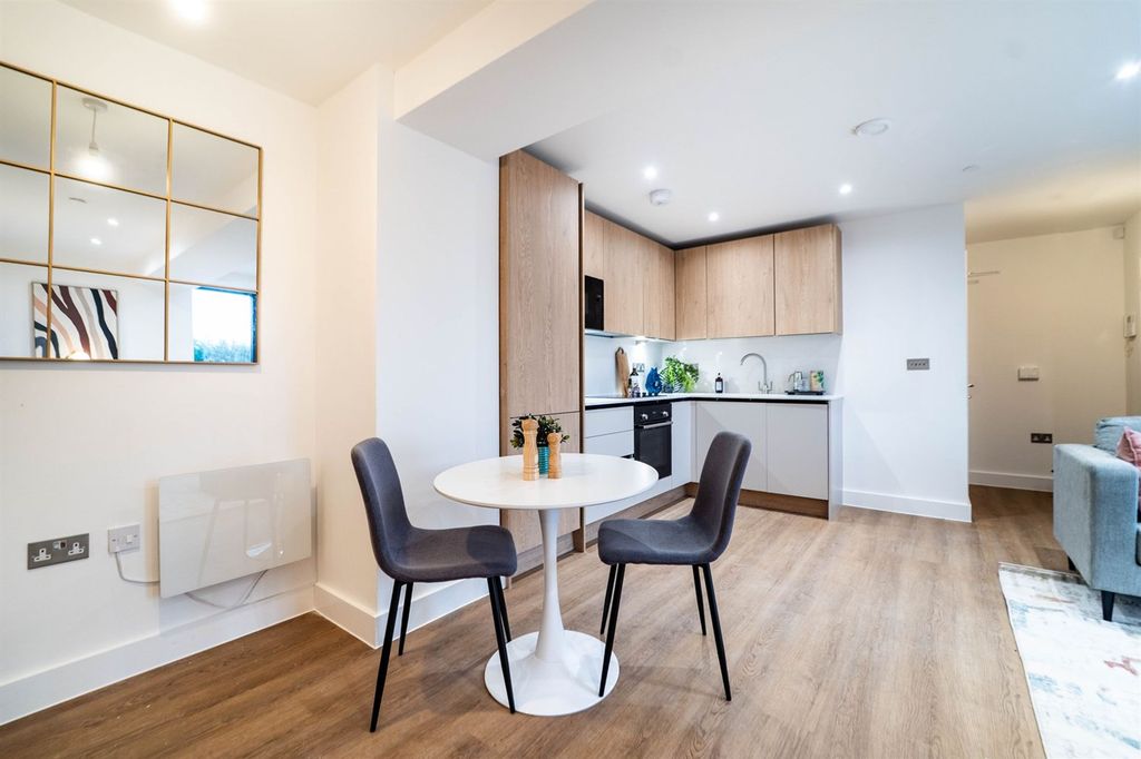 Property photo 3 of 6