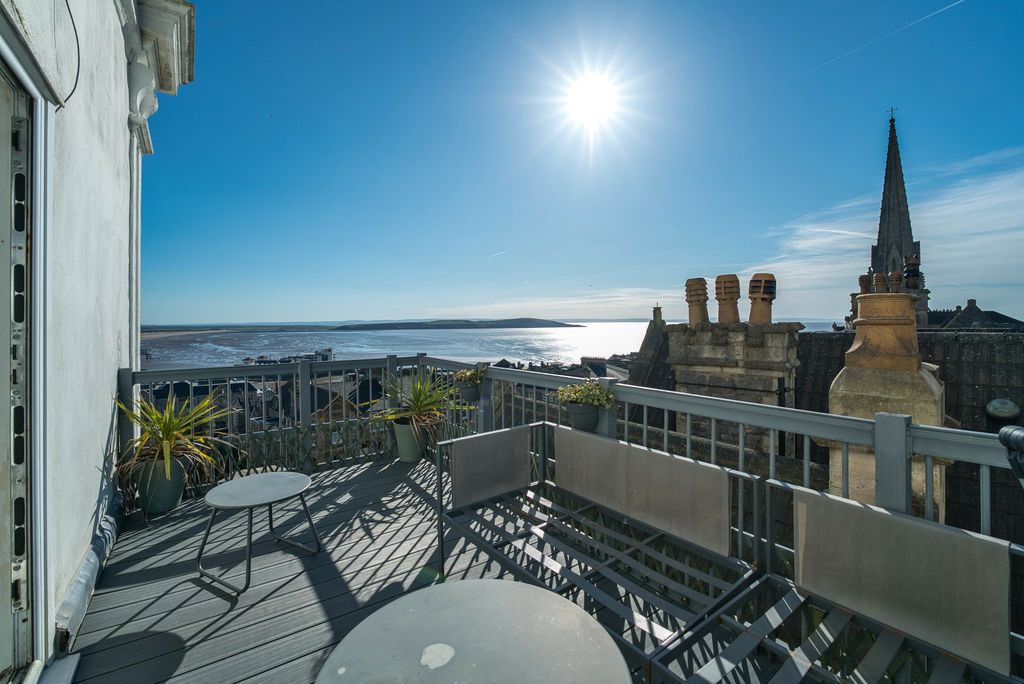 Property photo 1 of 14 Photo 3