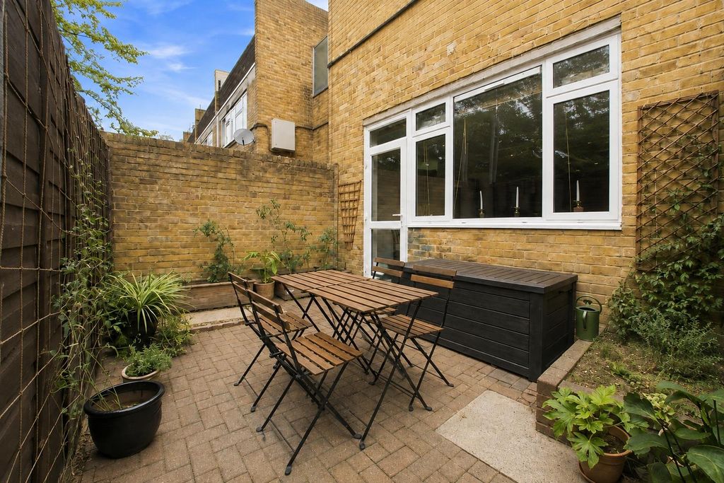 Property photo 3 of 12 Garden