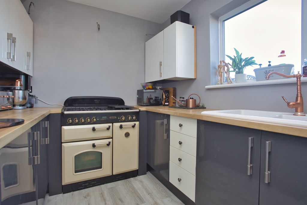 Property photo 3 of 12 Picture 3