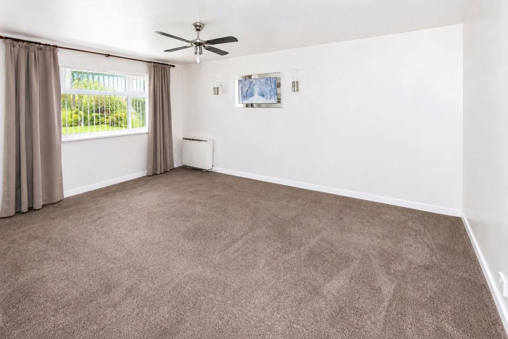 Property photo 2 of 12 Picture No. 23