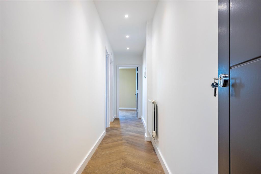 Additional image 8 of 1 bed flat for saleLondon Road, Hadleigh, Benfleet SS7