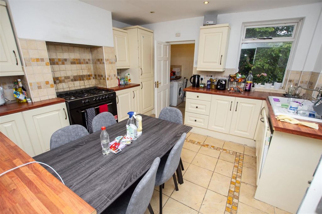 Property photo 3 of 16 Approach