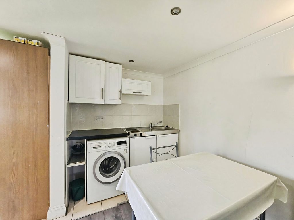 Property photo 3 of 5 Kitchen