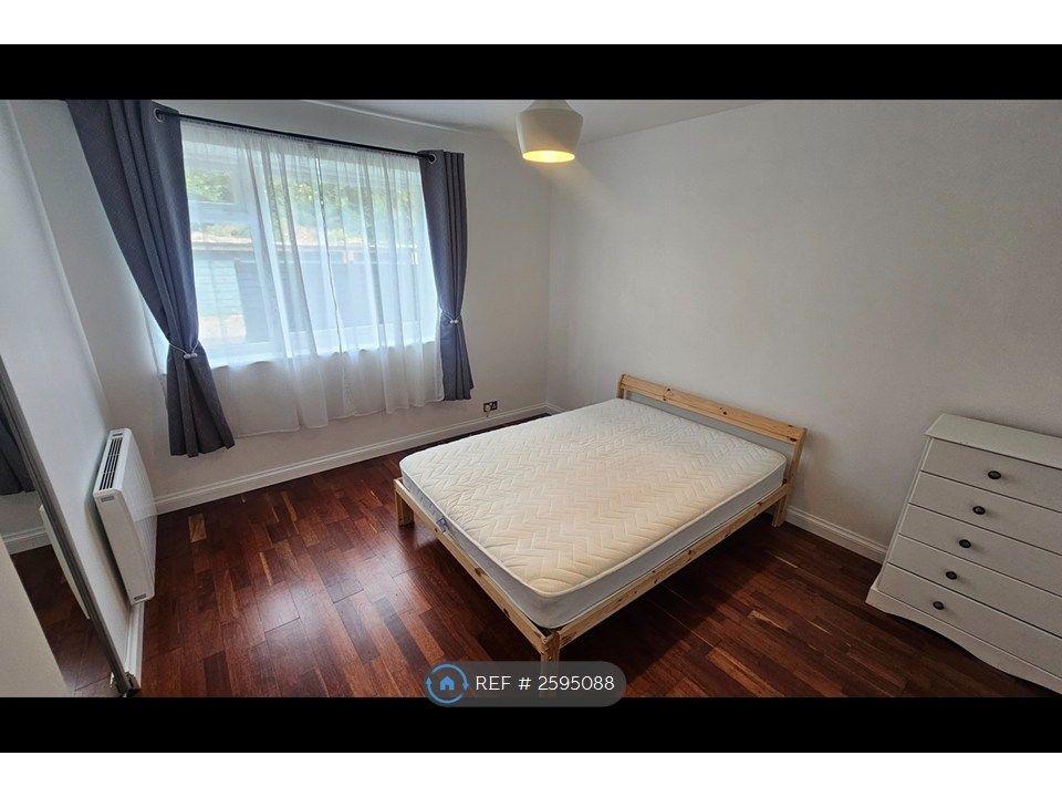 Property photo 2 of 5 Bedroom 1