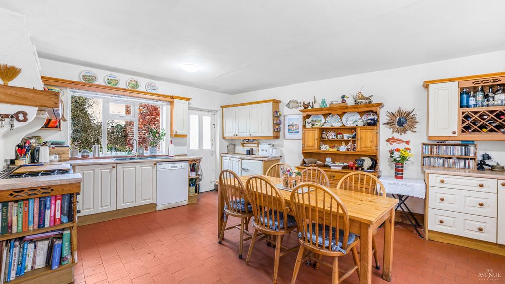 Property photo 2 of 49 3838476