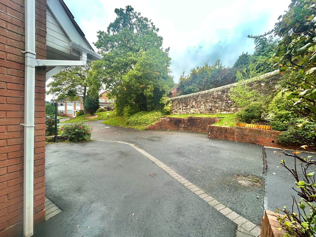 Property photo 2 of 27