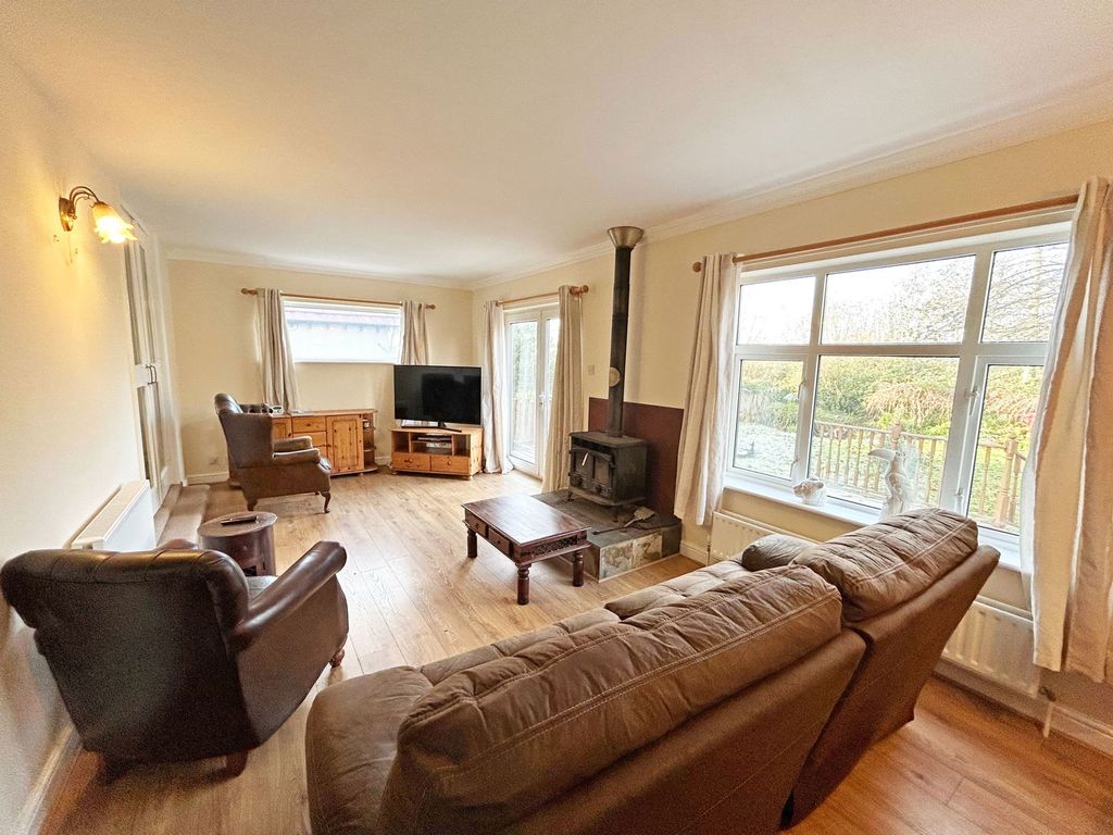 Property photo 3 of 28