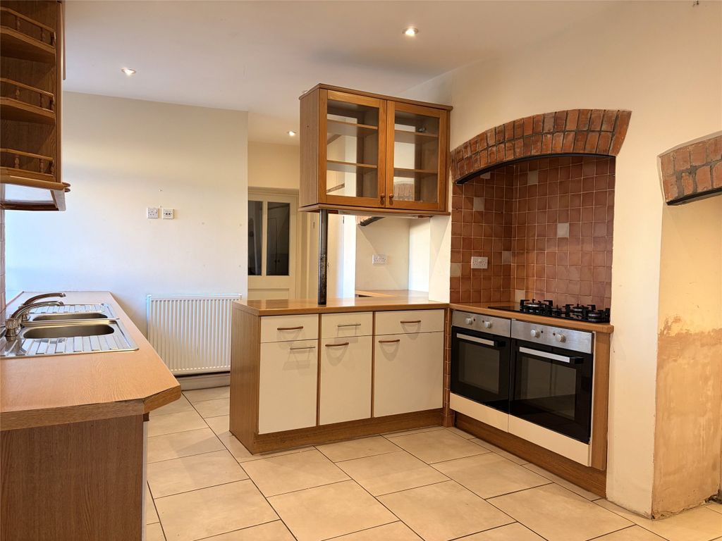 Property photo 3 of 27 Kitchen