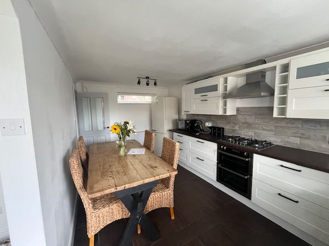 Property photo 2 of 8 Kitchen