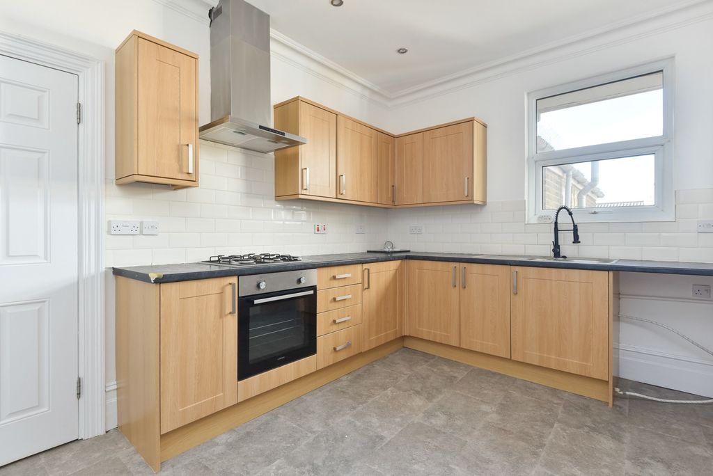 Property photo 3 of 11 5295604