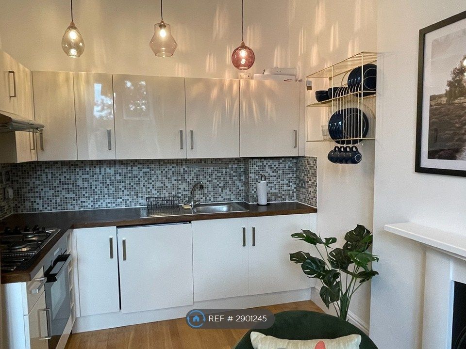 Property photo 3 of 11 Kitchen
