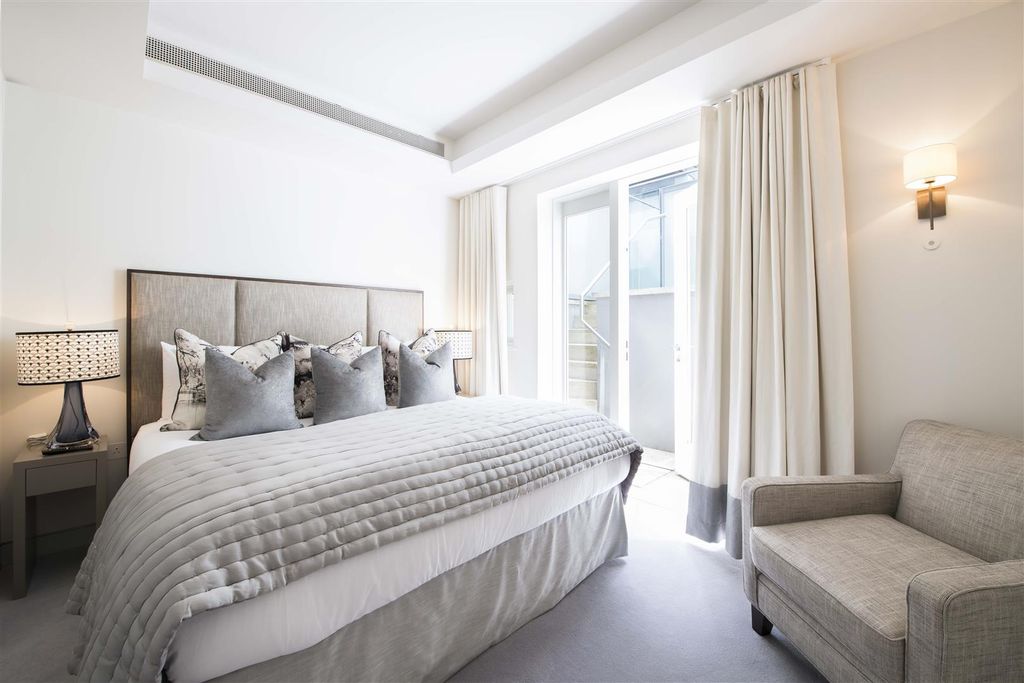 Property photo 2 of 14 1.03_65Dukest_310718_1.Jpg