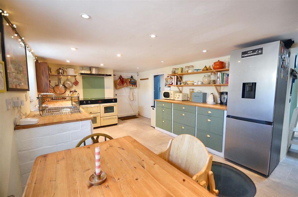 Property photo 3 of 12 Kitchen/Dining Room
