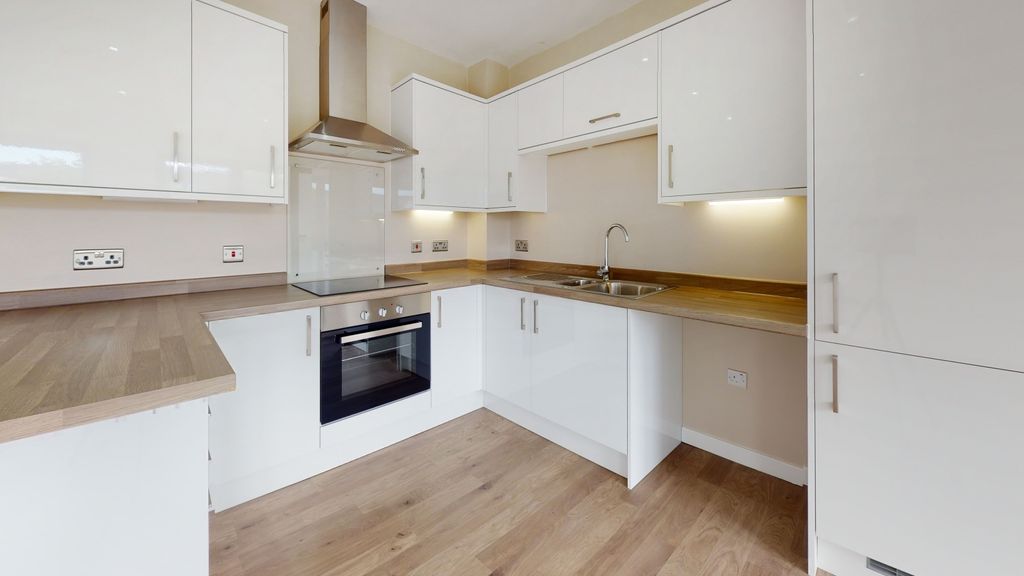 Property photo 3 of 10 Kitchen