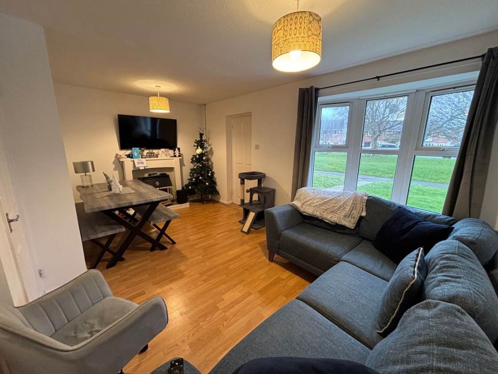 Property photo 2 of 8 Hogarth Walk 7 Lounge